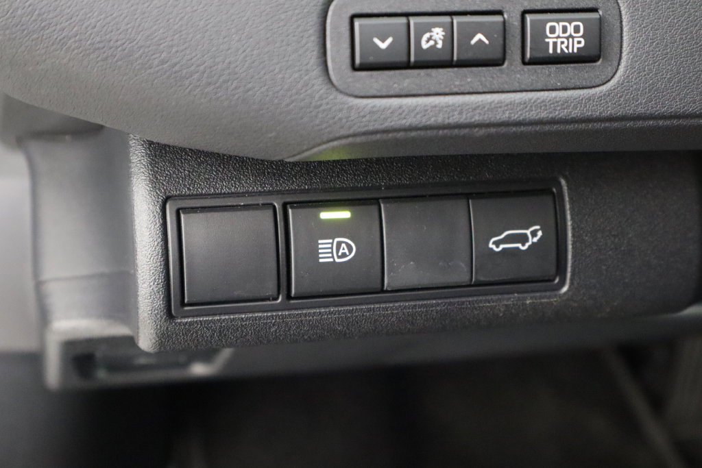 Used 2026 Toyota C-HR AWD/4WD image 22