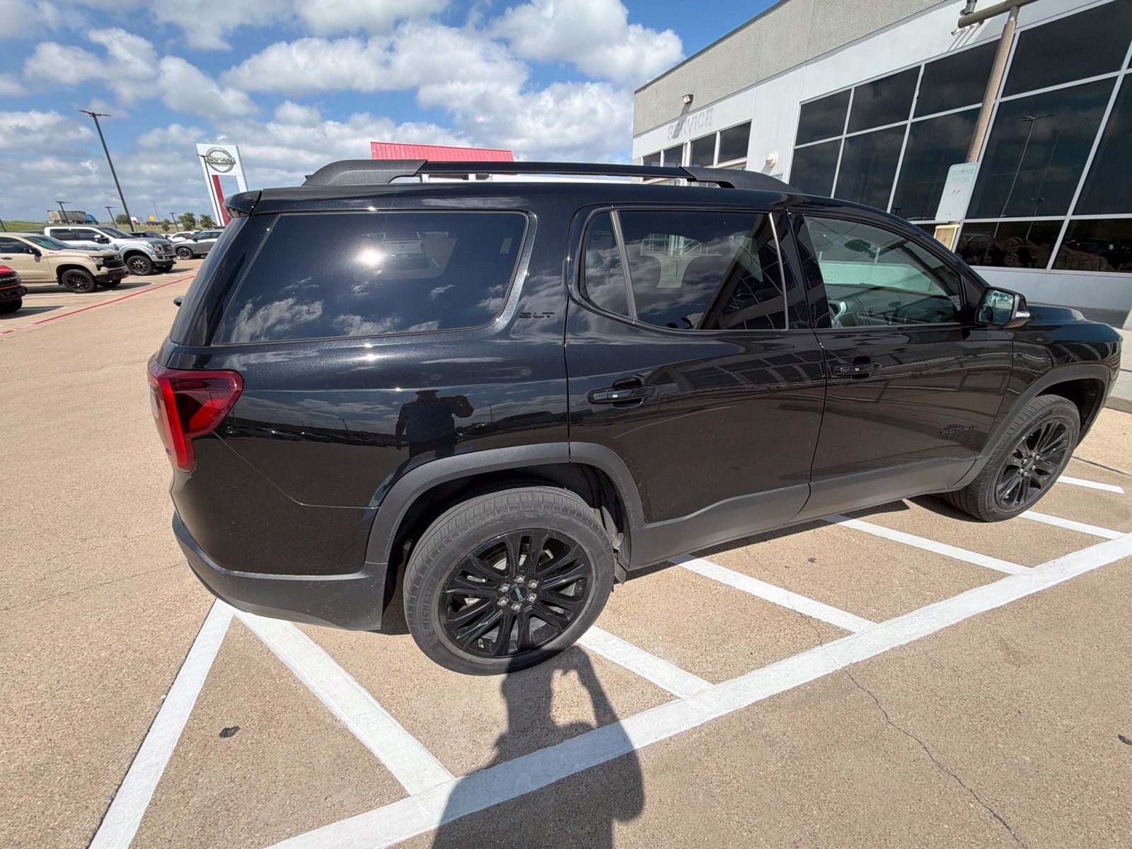 Used 2023 GMC Acadia SLT w/ Elevation Edition FWD image 21
