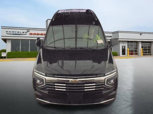 Used 2025 Chevrolet Tahoe LT AWD/4WD image 3