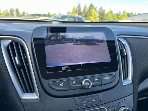 Used 2021 Chevrolet Malibu LS FWD image 18