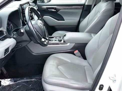 Used 2021 Toyota Highlander Limited image 13