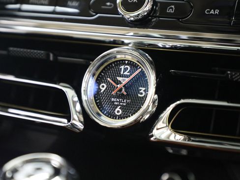 Certified 2024 Bentley Flying Spur Plug-In Hybrid image 25