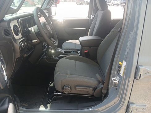 New 2025 Jeep Gladiator Sport image 27