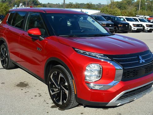 Used 2023 Mitsubishi Outlander SE image 4