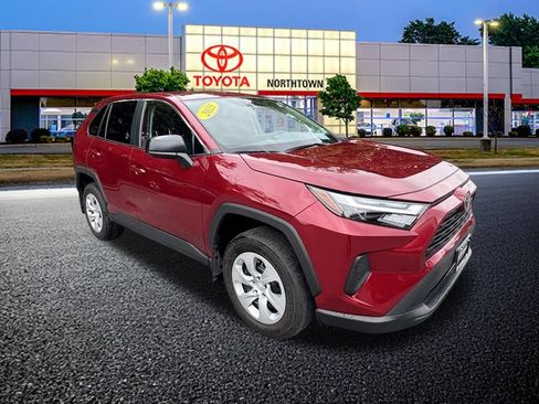 Used 2025 Toyota RAV4 LE AWD/4WD image 3