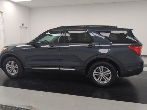 Used 2023 Ford Explorer XLT AWD/4WD image 3