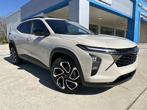 New 2026 Chevrolet Trax RS w/ Driver Confidence Package image 2