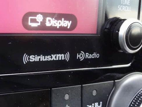 Used 2022 Toyota Highlander XLE image 32