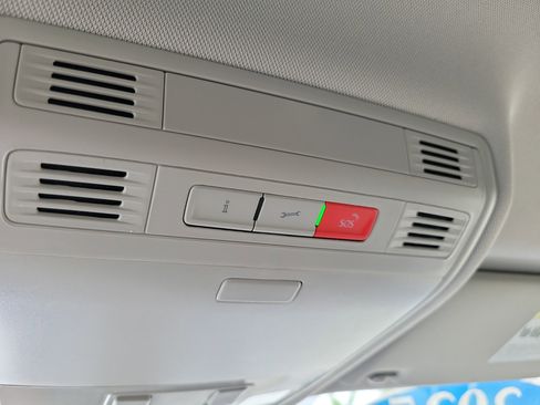 Certified 2025 Volkswagen Taos SE FWD image 21