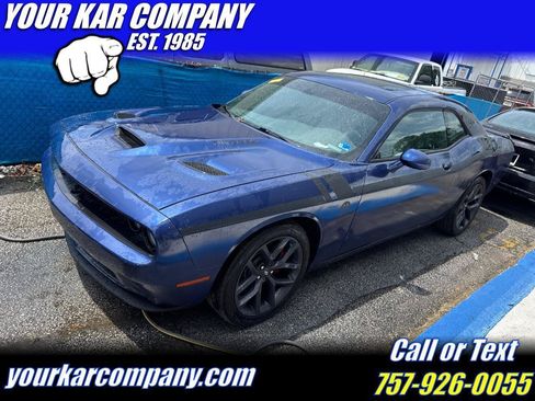 Used 2020 Dodge Challenger SXT w/ Blacktop Package RWD image 1
