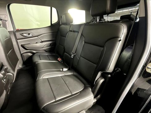 Used 2023 GMC Acadia SLT image 19
