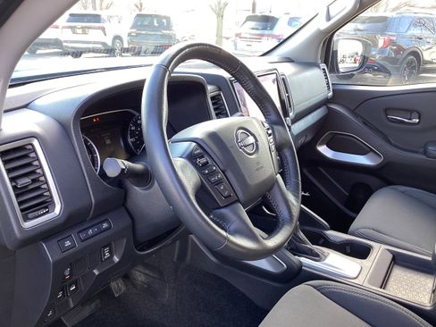 Used 2024 Nissan Frontier SV w/ SV Convenience Package image 11