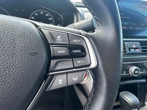 Used 2018 Honda Accord Touring image 16