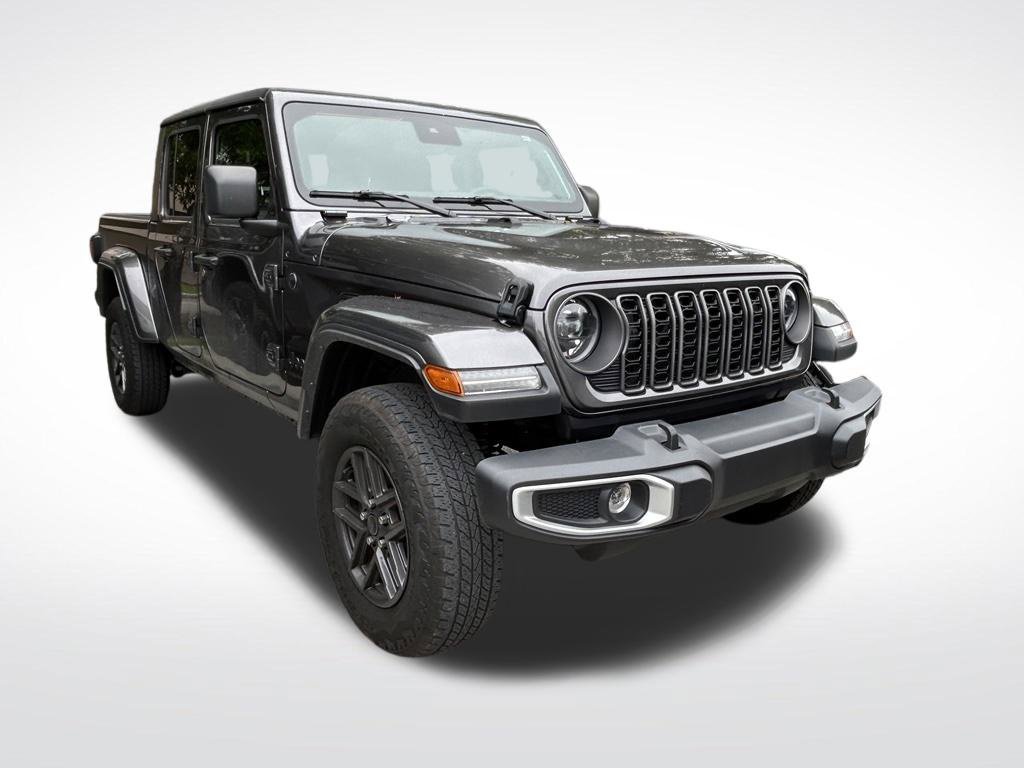 Certified 2025 Jeep Gladiator Sport AWD/4WD image 2