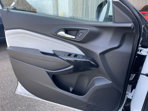 Used 2025 Chevrolet Trax LT image 18