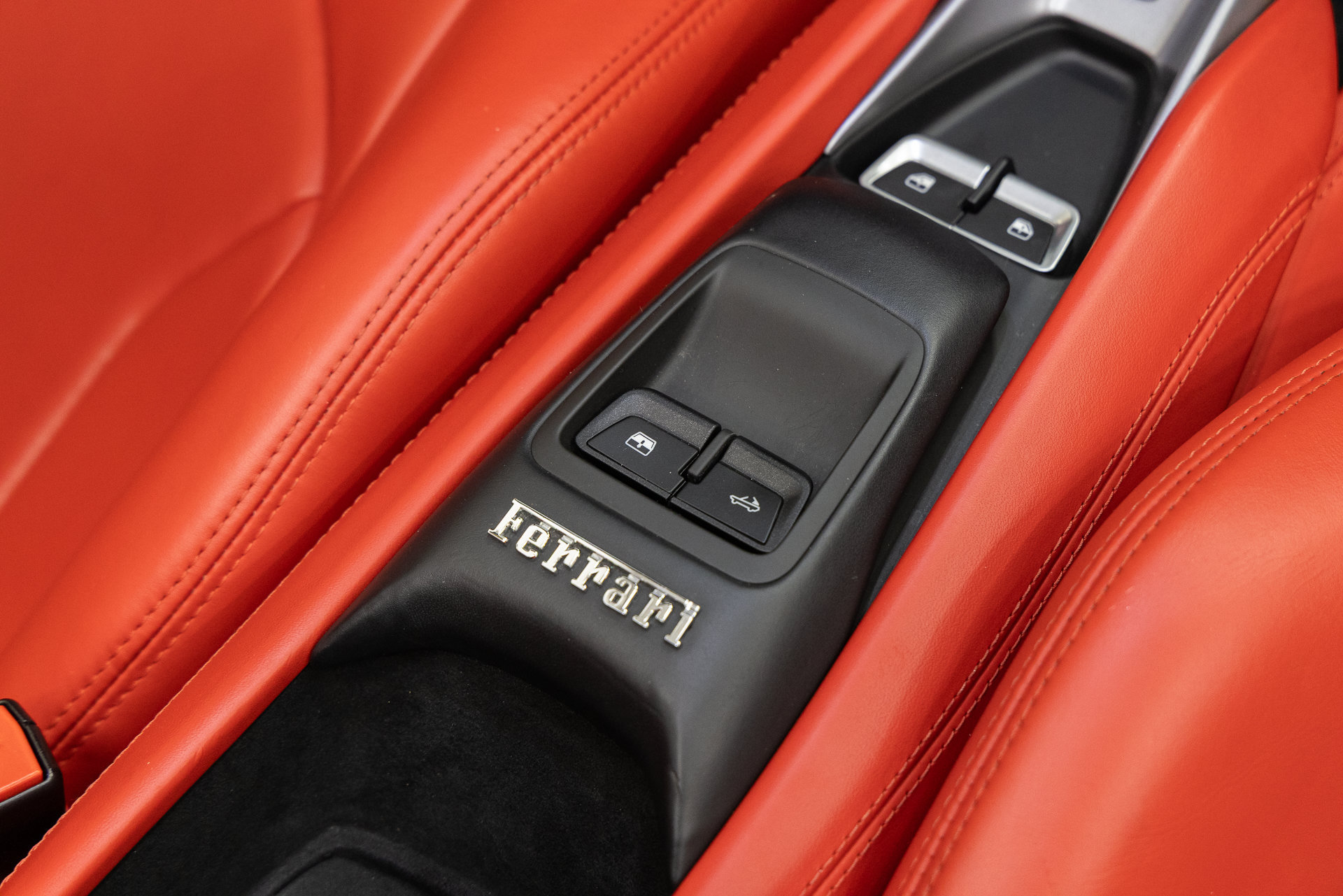 Used 2021 Ferrari F8 Tributo RWD image 25