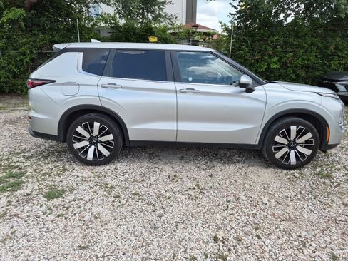 Used 2025 Mitsubishi Outlander SE AWD/4WD image 5