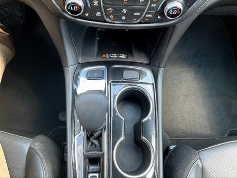 Used 2023 Chevrolet Equinox Premier image 26