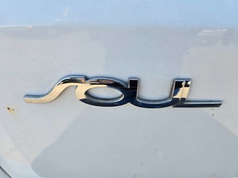 Used 2010 Kia Soul + image 29