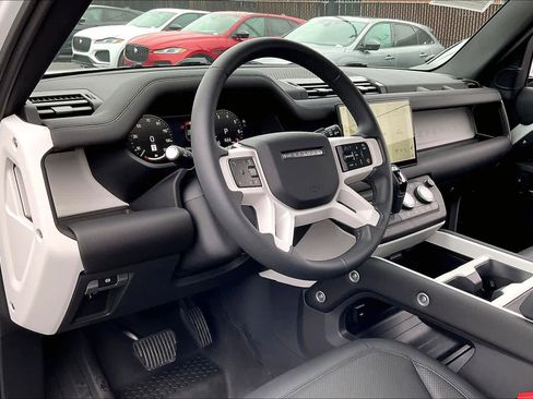 Used 2025 Land Rover Defender 110 S image 17