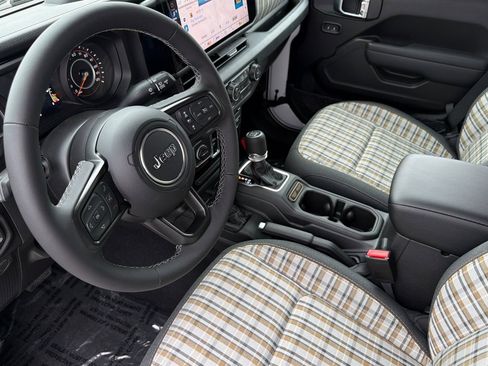 New 2026 Jeep Gladiator Sport AWD/4WD image 11
