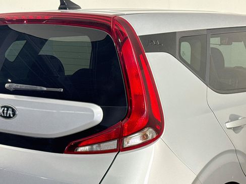 Used 2020 Kia Soul S FWD image 34