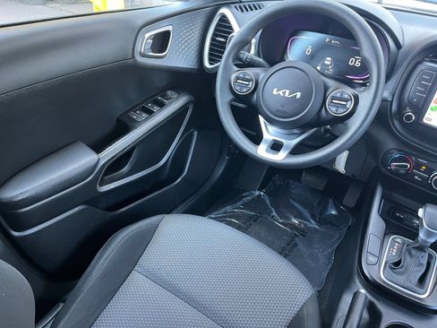 Used 2025 Kia Soul LX w/ LX Technology Package FWD image 38