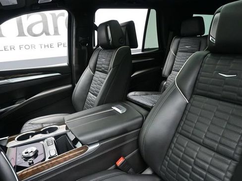 Used 2025 Cadillac Escalade Sport Platinum w/ LPO, ONYX Package AWD/4WD image 18