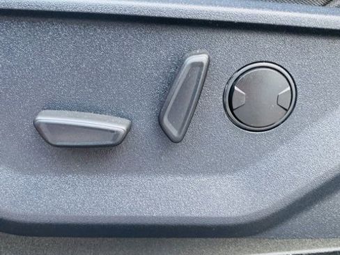 Used 2022 Ford F150 XLT w/ Equipment Group 302A High image 11