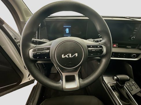Used 2025 Kia Sportage LX image 18