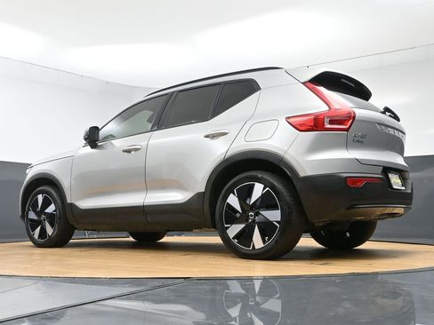 Used 2025 Volvo EX40 Core image 44