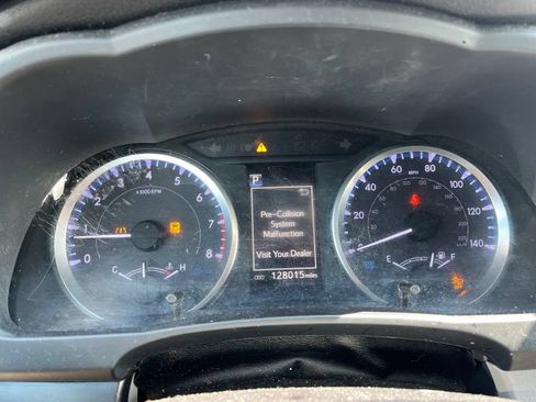 Used 2019 Toyota Highlander LE w/ Carpet Mat Package (TMS) FWD image 7
