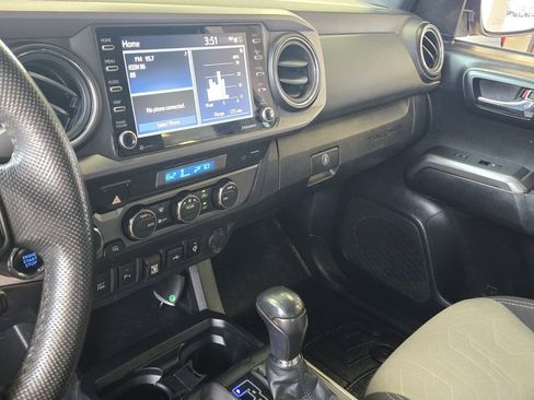 Used 2022 Toyota Tacoma TRD Sport w/ Technology Package image 23