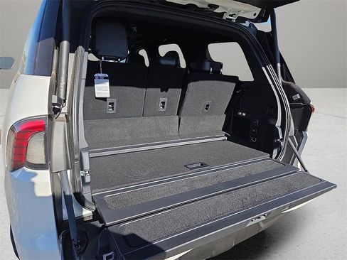 New 2025 Lincoln Navigator Reserve w/ Jet Appearance Package image 8