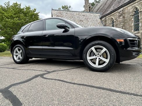 Used 2018 Porsche Macan AWD/4WD image 28