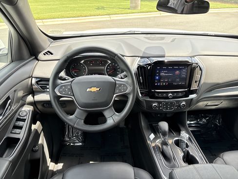 Used 2023 Chevrolet Traverse LT AWD/4WD image 19