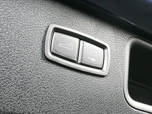 Certified 2025 Porsche Macan image 31