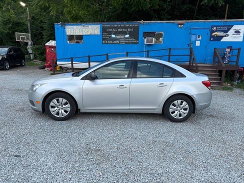 Used 2013 Chevrolet Cruze LS FWD image 2