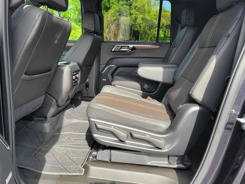 Certified 2025 Chevrolet Suburban High Country image 42