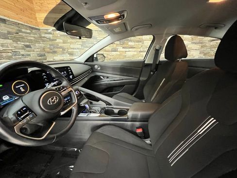 Used 2022 Hyundai Elantra SEL w/ Convenience Package image 11