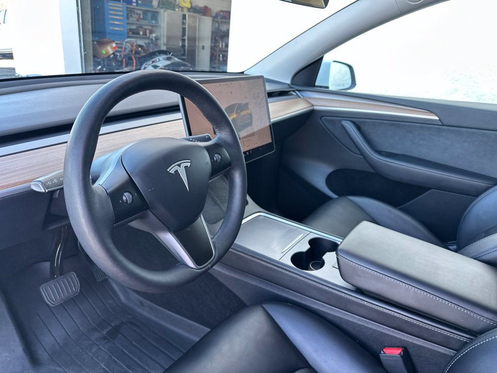 Used 2025 Tesla Model Y Long Range AWD/4WD image 11