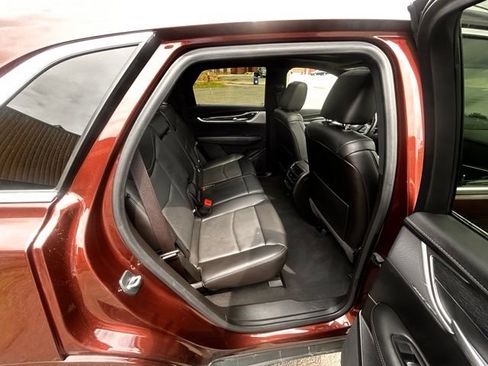 Used 2022 Cadillac XT5 Premium Luxury w/ Technology Package AWD/4WD image 17