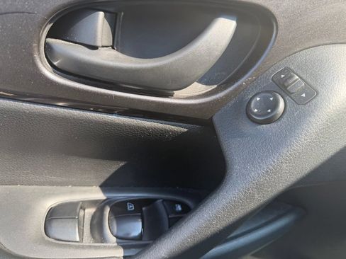 Used 2020 Nissan Rogue S FWD image 12