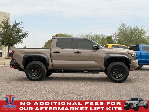 Used 2025 Toyota Tacoma TRD Pro AWD/4WD image 5