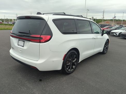Used 2024 Chrysler Pacifica Touring-L w/ S Appearance Package FWD image 8