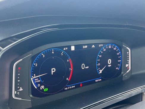 Used 2024 Volkswagen Taos SEL image 19