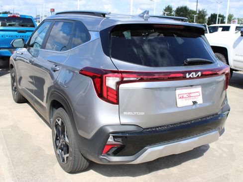 Used 2024 Kia Seltos EX FWD image 5