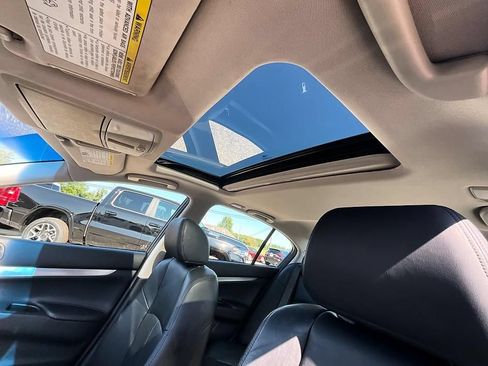 Used 2015 INFINITI Q40 AWD w/ Moonroof Package image 31