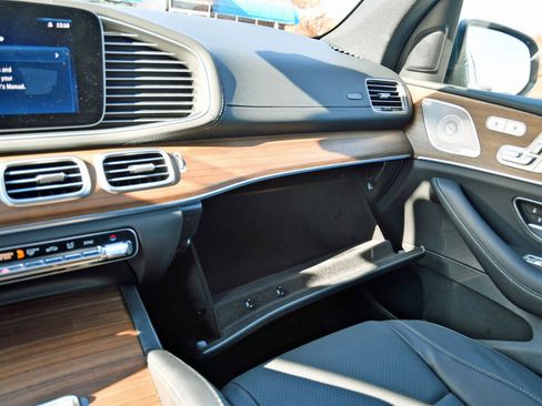 Used 2025 Mercedes-Benz GLS 450 4MATIC image 42