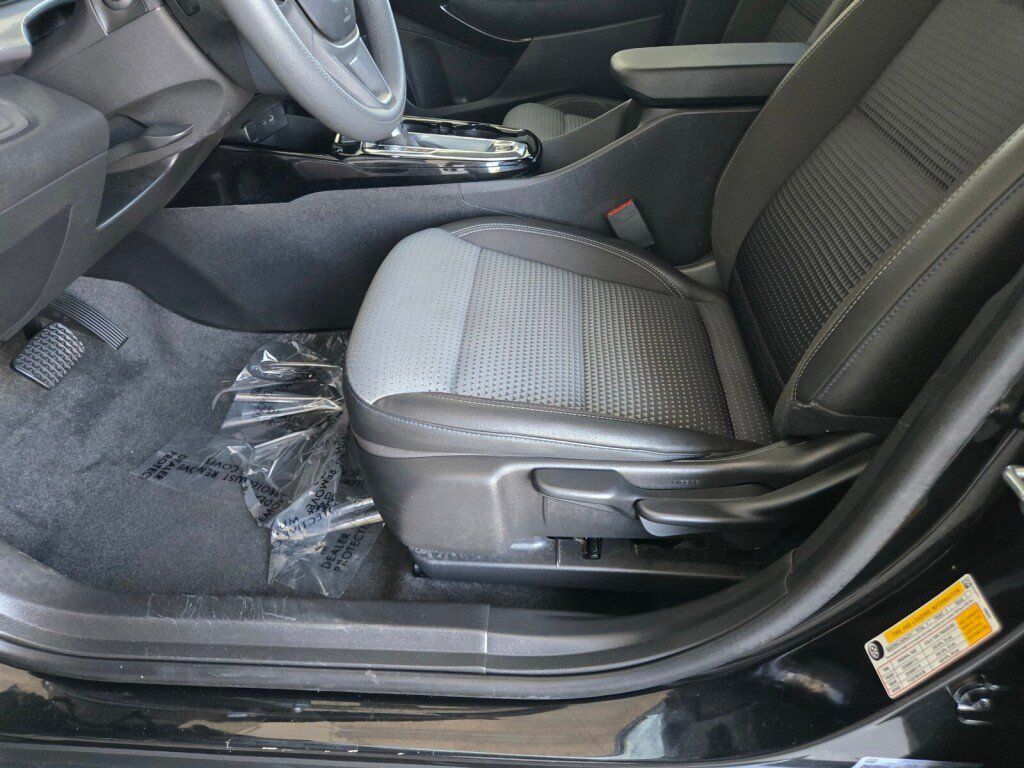 Used 2025 Chevrolet Trax LT FWD image 21